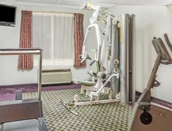 Super 8 By Wyndham North Dallas Area Hotel