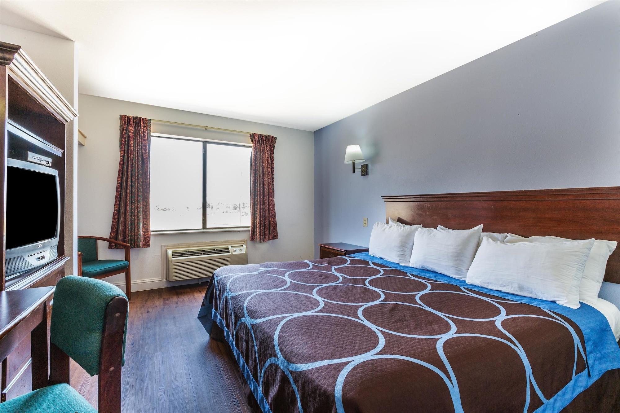 Hotel Super 8 By Wyndham North Dallas Area 2*