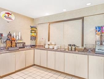 Super 8 By Wyndham North Dallas Area