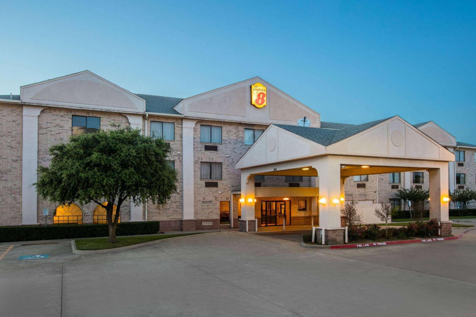 Hotel Super 8 By Wyndham North Dallas Area