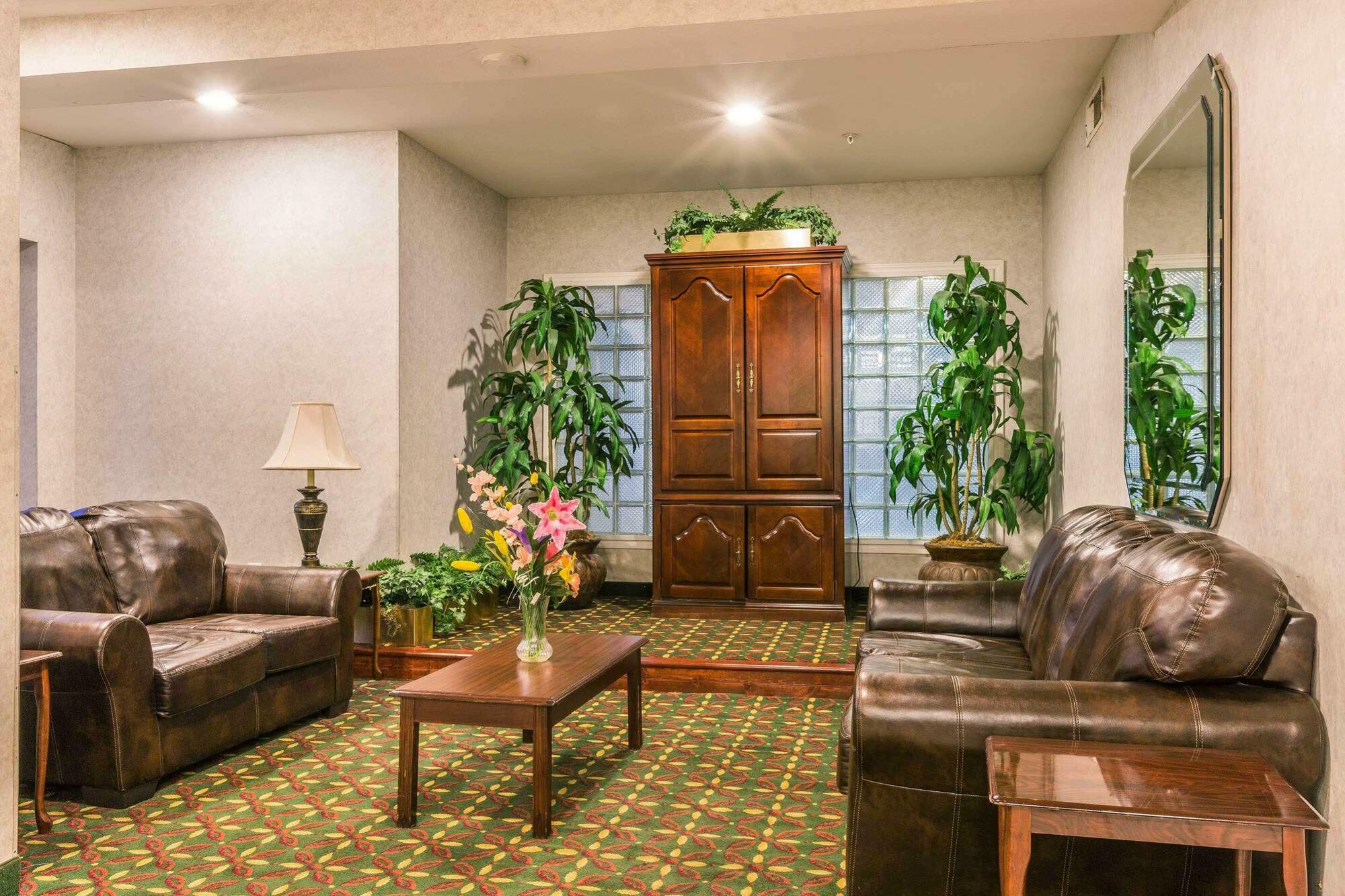 Hotel Super 8 By Wyndham North Dallas Area