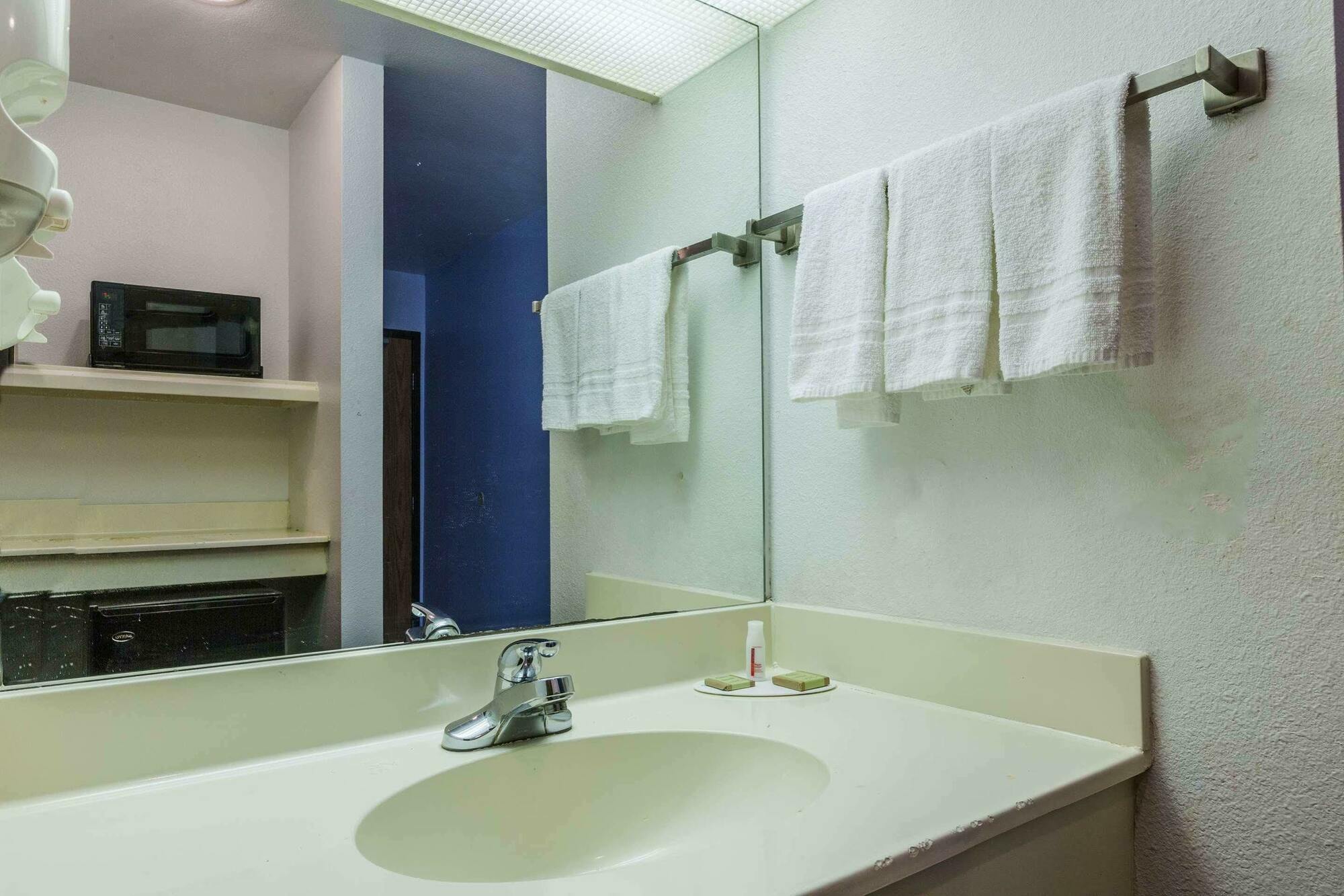 Hotel Super 8 By Wyndham North Dallas Area Garland