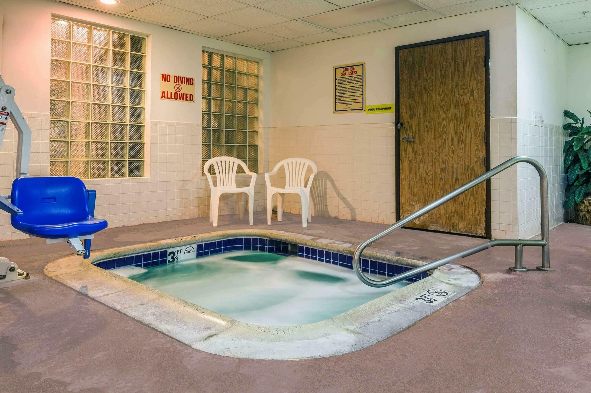 Super 8 By Wyndham North Dallas Area Hotel Garland